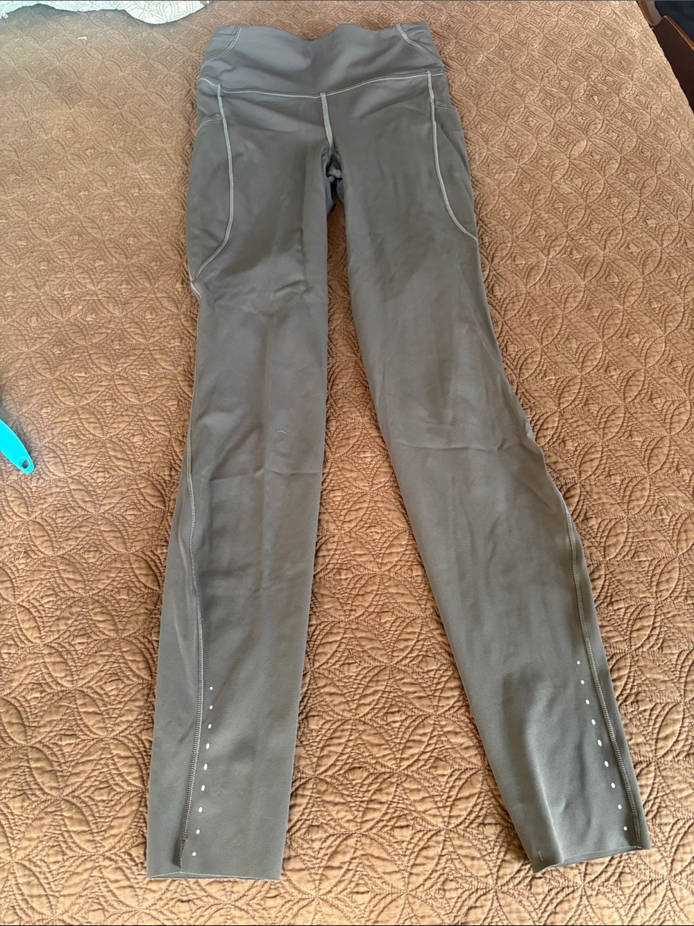 High-Waist Olive Green Workout Leggings with Side Pockets Lululemon